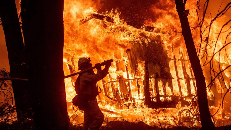 شمار کشته شدگان آتش سوزی در آمریکا به بیش از 20 نفر افزایش یافت